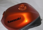 riparazione-ammaccatura-serbatoio-ammaccato-kawasaki-z750-verniciatura-stuccatura-bozza-16