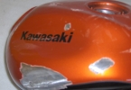 riparazione-ammaccatura-serbatoio-ammaccato-kawasaki-z750-verniciatura-stuccatura-bozza-6